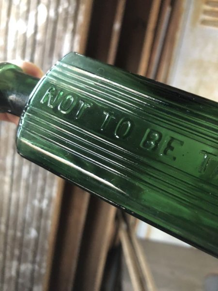 画像6: Antique NOT TO BE TAKEN Glass Bottle (B487) (6)