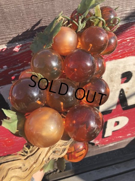 画像15: Vintage Mid-Century Lucite Acrylic Amber Grapes on Driftwood Base (B498) (15)