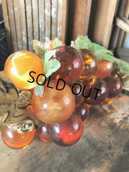 画像11: Vintage Mid-Century Lucite Acrylic Amber Grapes on Driftwood Base (B498) (11)