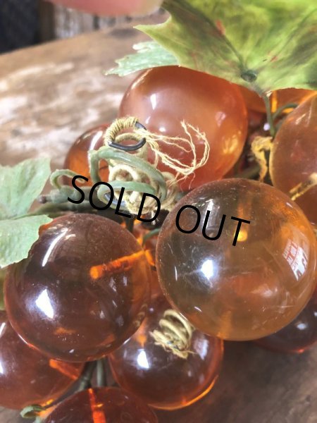 画像10: Vintage Mid-Century Lucite Acrylic Amber Grapes on Driftwood Base (B498) (10)