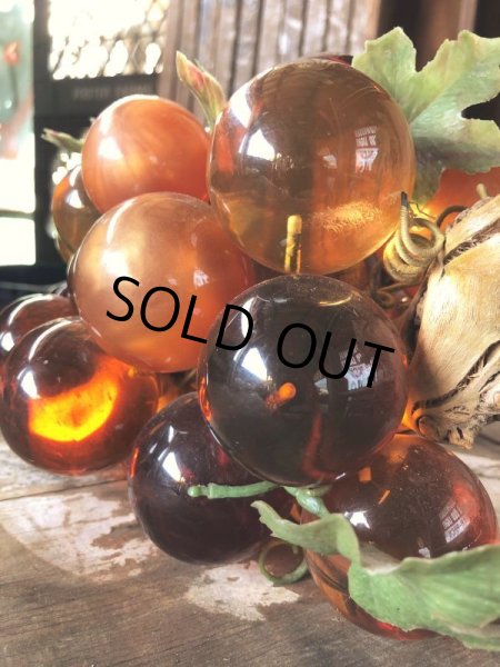 画像9: Vintage Mid-Century Lucite Acrylic Amber Grapes on Driftwood Base (B498) (9)