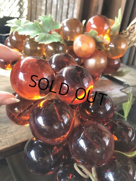 画像12: Vintage Mid-Century Lucite Acrylic Amber Grapes on Driftwood Base (B499) (12)