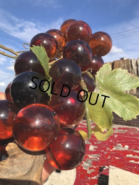 画像8: Vintage Mid-Century Lucite Acrylic Amber Grapes on Driftwood Base (B499) (8)