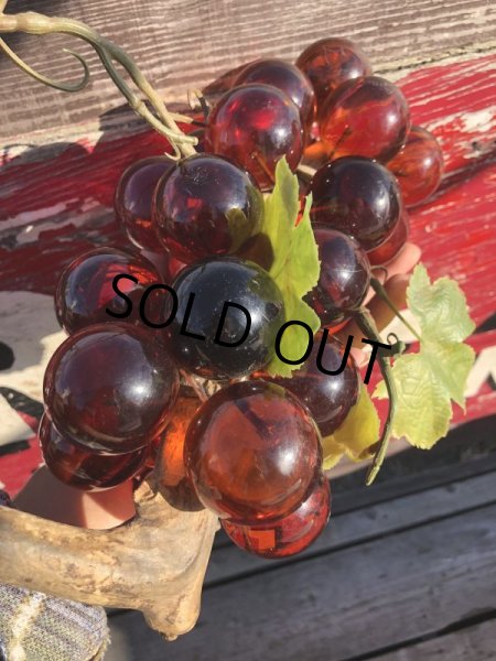 画像7: Vintage Mid-Century Lucite Acrylic Amber Grapes on Driftwood Base (B499) (7)