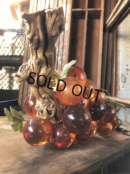 画像6: Vintage Mid-Century Lucite Acrylic Amber Grapes on Driftwood Base (B498) (6)