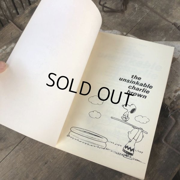 画像2: Vintage Book SNOOPY / THE INSINKABLE CHARLIE BROWN (B548) (2)