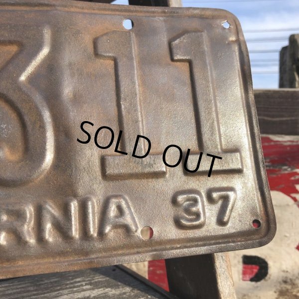 画像3: 30s Vintage American License Number Plate / 1937 CALIFORNIA 8M 6311 (B640) (3)