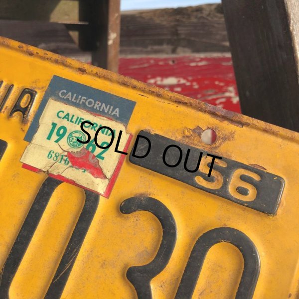 画像2: 50s Vintage American License Number Plate / 56 CALIFORNIA UFM 030 (B634) (2)