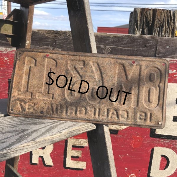 画像2: 30s Vintage American License Number Plate / 1937 CALIFORNIA 8M 6311 (B640) (2)