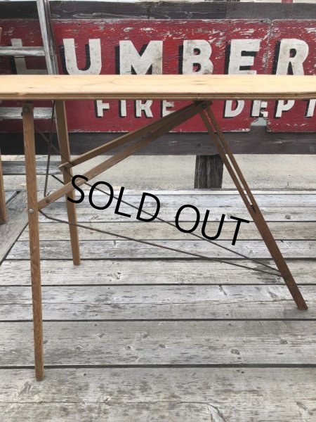 画像3: Vintage Wooden Ironing Board Table (B646) (3)