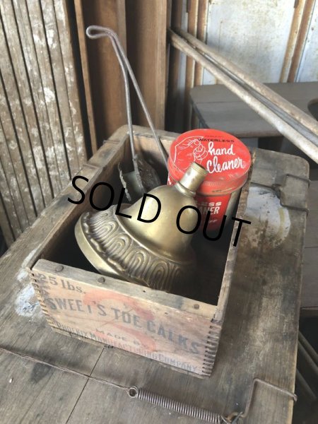 画像1: Antique Sweet's Toe Calks Toe Calks Wooden Box (B668) (1)