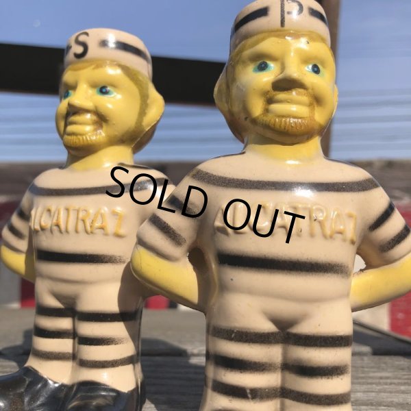 画像4: Vintage Alcatraz Souvenir Inmate Prisoners Salt & Pepper Shakers (B893) (4)