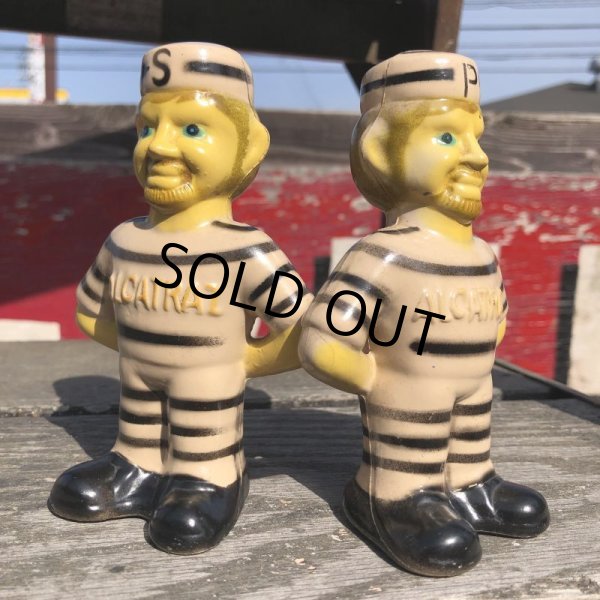 画像5: Vintage Alcatraz Souvenir Inmate Prisoners Salt & Pepper Shakers (B893) (5)