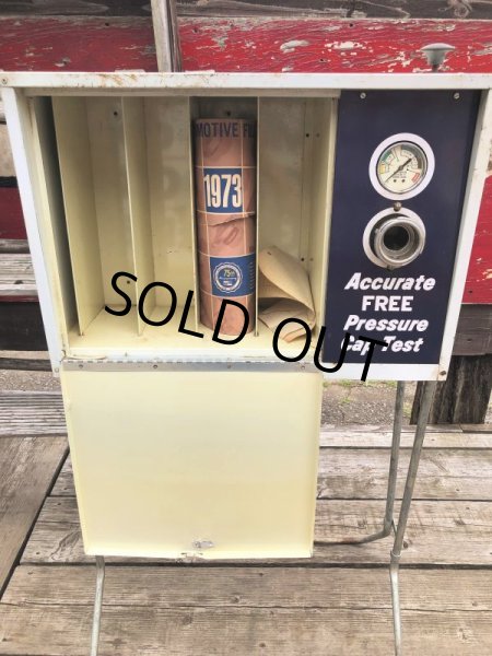 画像11: Vintage Stant Gas Oil Radiator Caps Gas Station Metal Display Cabinet (M018) (11)