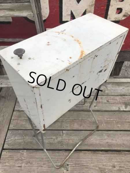 画像20: Vintage Stant Gas Oil Radiator Caps Gas Station Metal Display Cabinet (M018) (20)