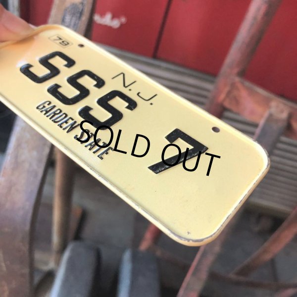 画像2: 70s Vintage Bicycle License Plate 1979 N.J. SSS 7 GARDEN STATE (M102) (2)