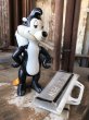 画像3: Vintage R.Dakin Figure Looney Tunes PEPE'LE PEW (M136)  (3)