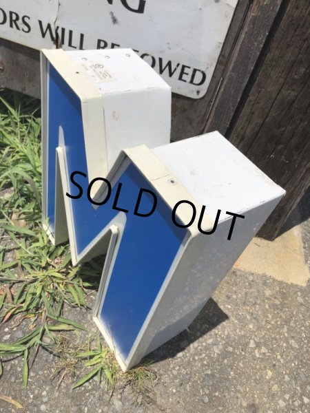 画像2: Vintage Advertising Store Display Letters Sign Blue “ M ” (M019)  (2)