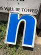 画像1: Vintage Advertising Store Display Letters Sign Blue “ n ” (M023)  (1)