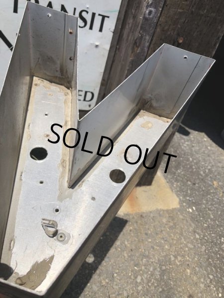 画像4: Vintage Advertising Store Display Letters Sign “ V ” (M015)  (4)