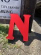 画像1: Vintage Advertising Store Display Letters Sign / Red “ N ” (M048)  (1)