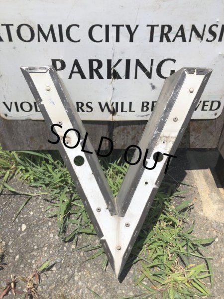 画像3: Vintage Advertising Store Display Letters Sign “ V ” (M010)  (3)