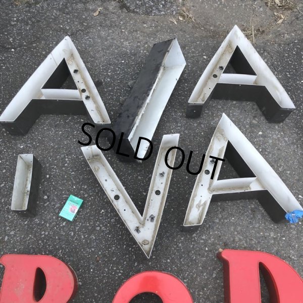画像6: Vintage Advertising Store Display Letters Sign “ V ” (M010)  (6)