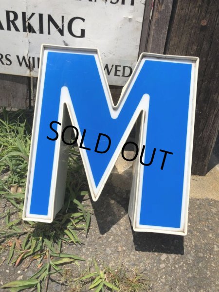 画像1: Vintage Advertising Store Display Letters Sign Blue “ M ” (M019)  (1)