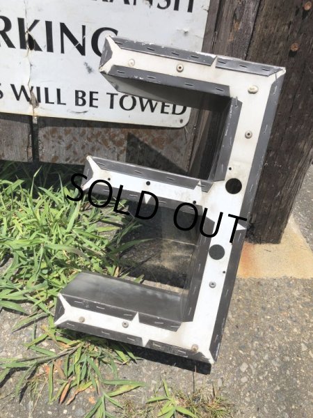 画像3: Vintage Advertising Store Display Letters Sign “ E ” (M008)  (3)