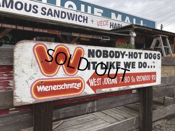 画像2: 【店舗引き取り限定】 Vintage Advertising Wienerschnitzel Hot Dogs Store Display Wooden Sign (M201)  (2)