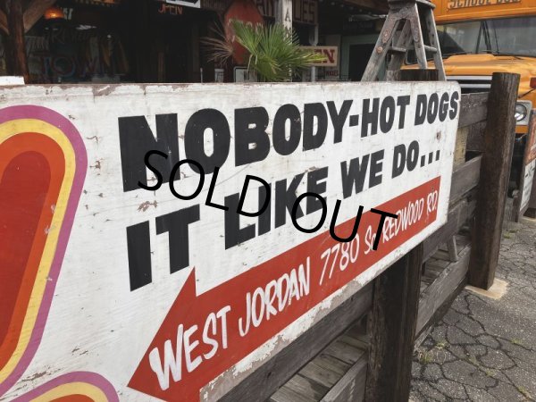 画像6: 【店舗引き取り限定】 Vintage Advertising Wienerschnitzel Hot Dogs Store Display Wooden Sign (M201)  (6)