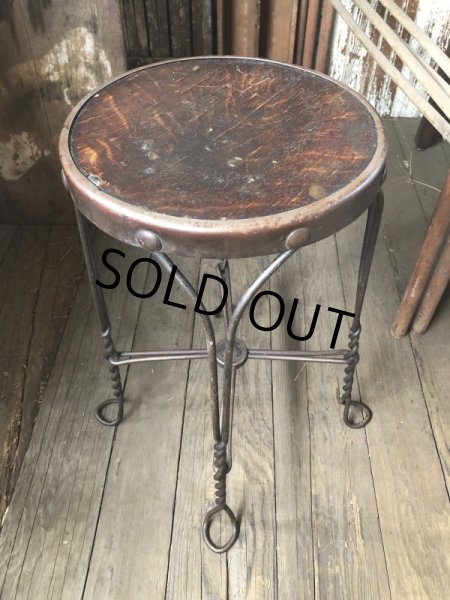 画像1: 1900s Antique ROYAL M.M CO CHICAGO Ice Cream Parlor Stool Twisted Iron Legs (M203)  (1)