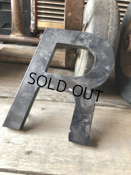 画像2: Vintage Advertising Store Display Letters Sign “ R ”  (M218)  (2)