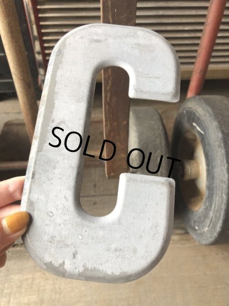 画像1: Vintage USA Original Movie Theatre Marquee Letter Signs “ C”  (M234)  (1)