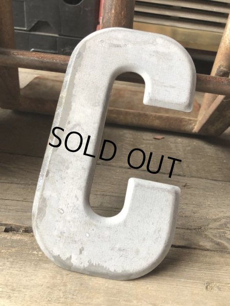 画像2: Vintage USA Original Movie Theatre Marquee Letter Signs “ C”  (M234)  (2)