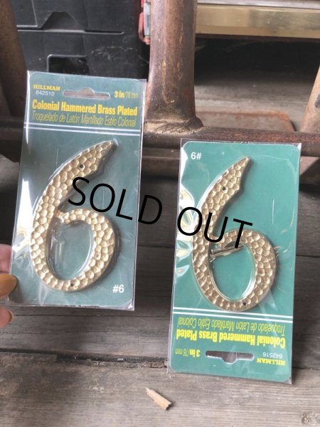 画像5: Vintage Hillman 3-Inch Colonial Hammersd Brass Plated House Number 6 (M209)  (5)