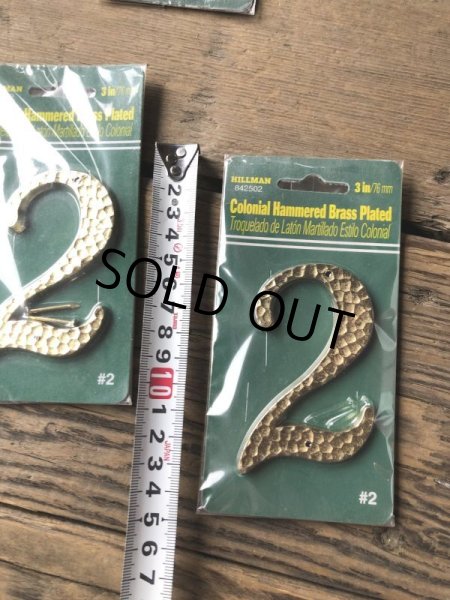 画像5: Vintage Hillman 3-Inch Colonial Hammersd Brass Plated House Number 2 (M214)  (5)