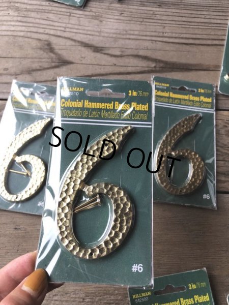 画像1: Vintage Hillman 3-Inch Colonial Hammersd Brass Plated House Number 6 (M209)  (1)