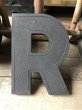 画像2: Vintage USA Original Movie Theatre Marquee Letter Signs “ R ”  (M242)  (2)