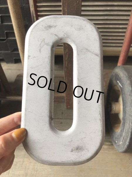 画像1: Vintage USA Original Movie Theatre Marquee Letter Signs “ O ”  (M241)  (1)