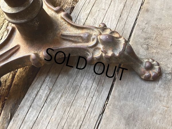 画像14: Antique 3 Legged Cast Iron Ornamental Pub Cafe Saloon Table (M288)  (14)