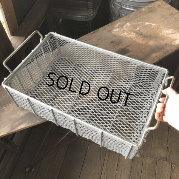 画像16: Vintage Industrial 2 Handles Metal Wire Mesh Basket (M440) (16)