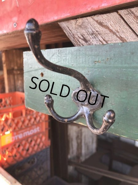 画像2: Antique U.S.A . 5 Iron Hooks Rack Wooden Wall Mounted Coat Hanger (M463) (2)