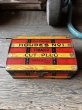 画像1: Antique Advertising HOUDE'S Co. NO.1 Cut Plug Tobacco Trunk Tin Box (M601) (1)