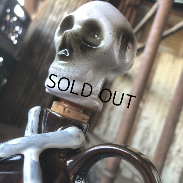 画像24: 50s Vintage SKULL " LAY OFF " Poison Decanter Bottle w/Shot Glass (B619) (24)
