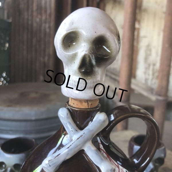 画像10: 50s Vintage SKULL " LAY OFF " Poison Decanter Bottle w/Shot Glass (B619) (10)