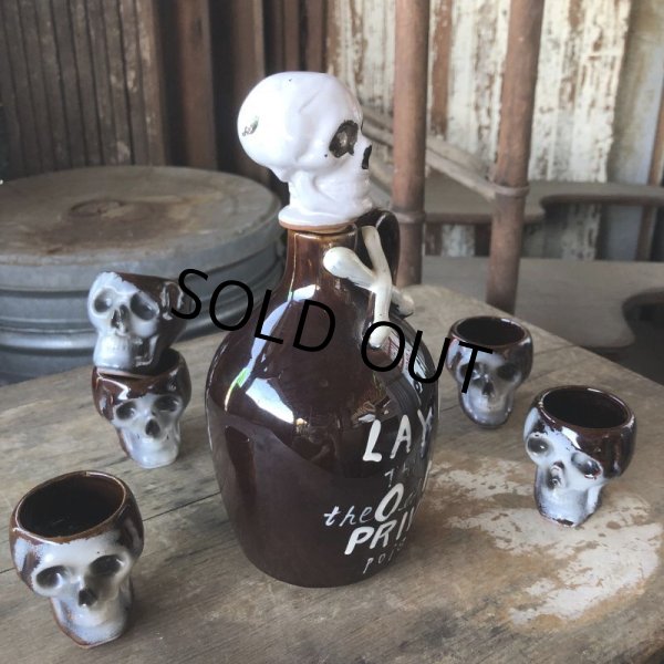 画像2: 50s Vintage SKULL " LAY OFF " Poison Decanter Bottle w/Shot Glass (B618) (2)