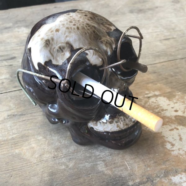 画像2: 50s MADE IN JAPAN Skull w/Glasses Ceramic Ashtray (M621) (2)