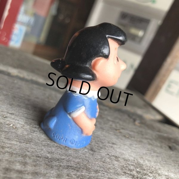 画像2: 70s Vintage Snoopy Vinyl Finger Lucy (M652) (2)