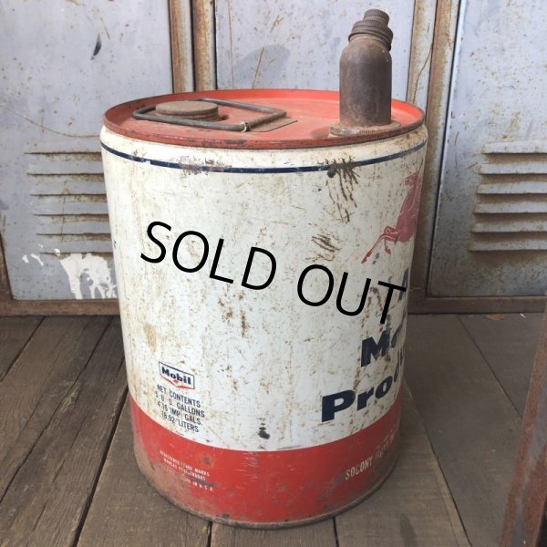 画像4: Vintage Mobil 5GL Motor Gas/Oil Can (M684)  (4)